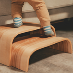 Montessori Tritthocker für Kinder aus Holz höhenverstellbar – Kinderhocker 2er-Set (Hergestellt in Europa) – Produktbild 1