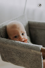 Babyschaukel BaBi aus Bouclé – Steingrau – Produktbild 3