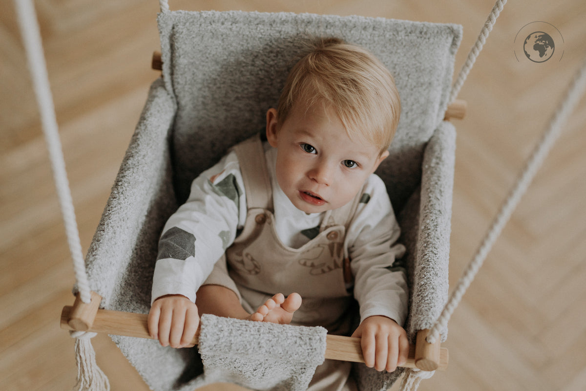 Babyschaukel BaBi aus Bouclé – Steingrau – Produktbild 4