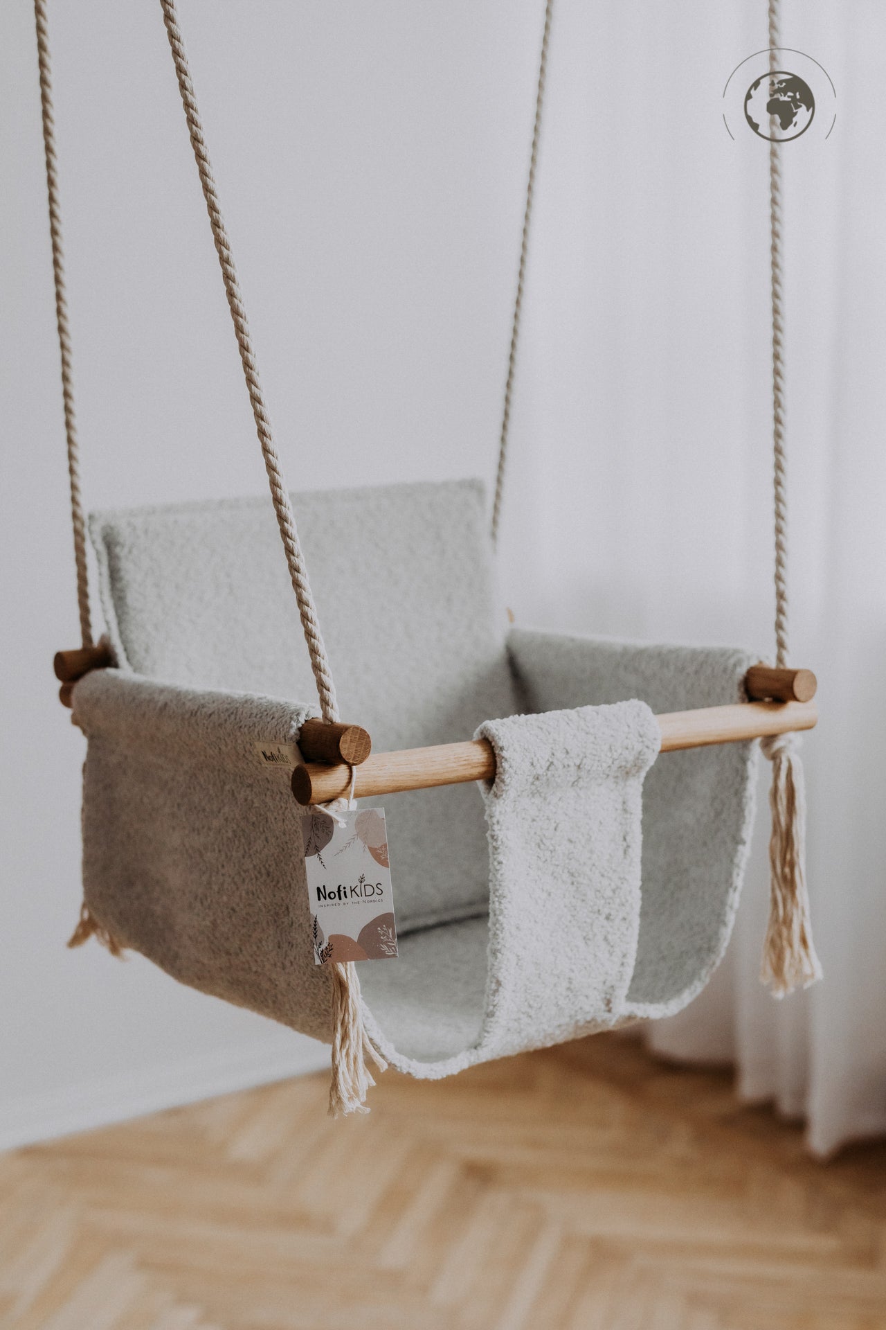 Babyschaukel BaBi aus Bouclé – Eisgrau – Produktbild 2