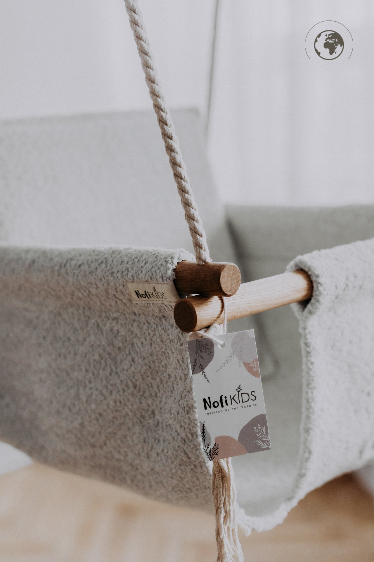 Babyschaukel BaBi aus Bouclé – Eisgrau – Produktbild 3