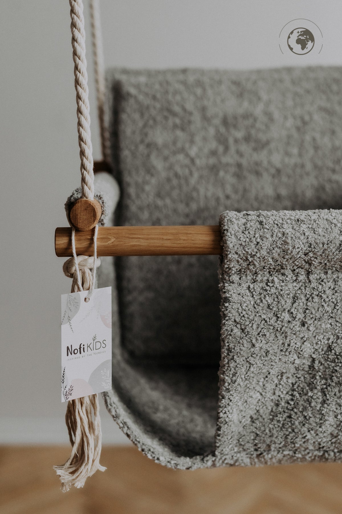 Babyschaukel BaBi aus Bouclé – Steingrau – Produktbild 2