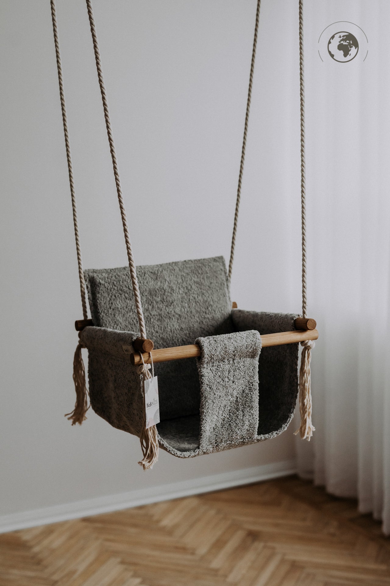 Babyschaukel BaBi aus Bouclé – Steingrau – Produktbild 1