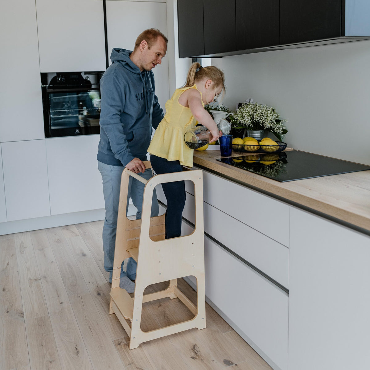 Montessori Lernturm & Trittschemel aus Holz – mitwachsender Helferturm für Kinder – Produktbild 1