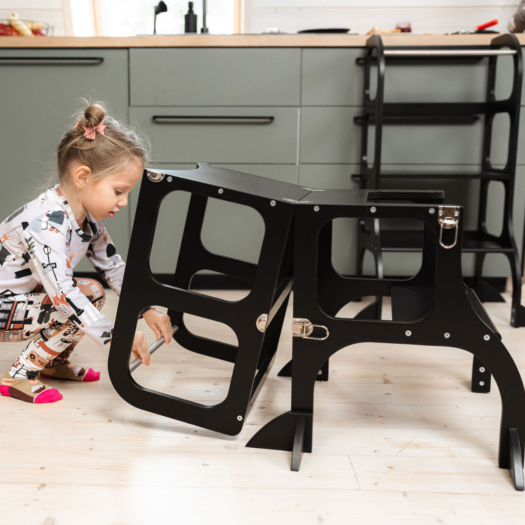 STEP’n’SIT 2in1 Lernturm Schwarz – Montessori Küchenhelfer & Kindertisch aus Birkensperrholz – Produktbild 3