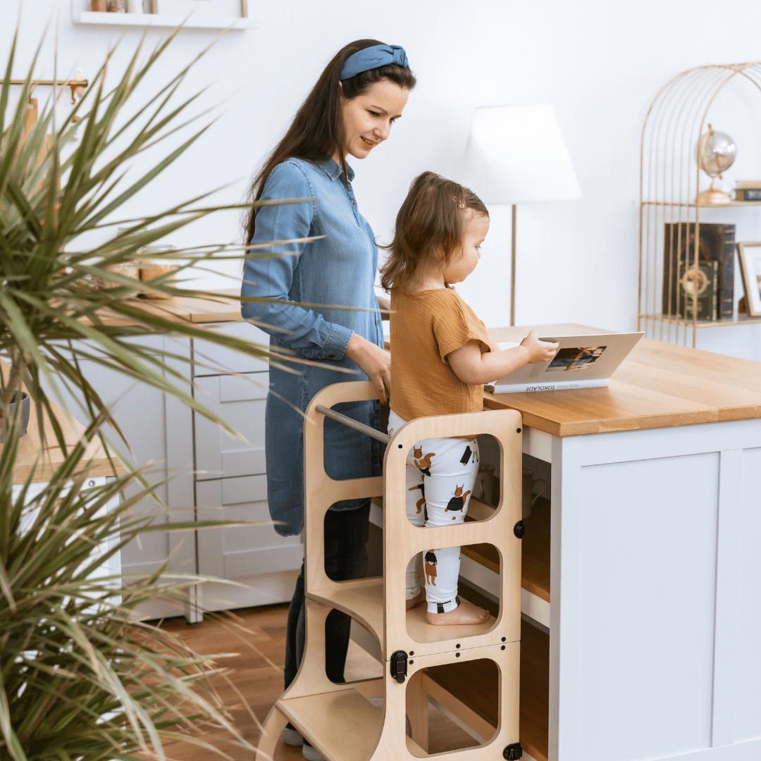 STEP’n’SIT 2in1 Lernturm Naturholz – Montessori Küchenhelfer & Kindertisch aus Birkensperrholz – Produktbild 1