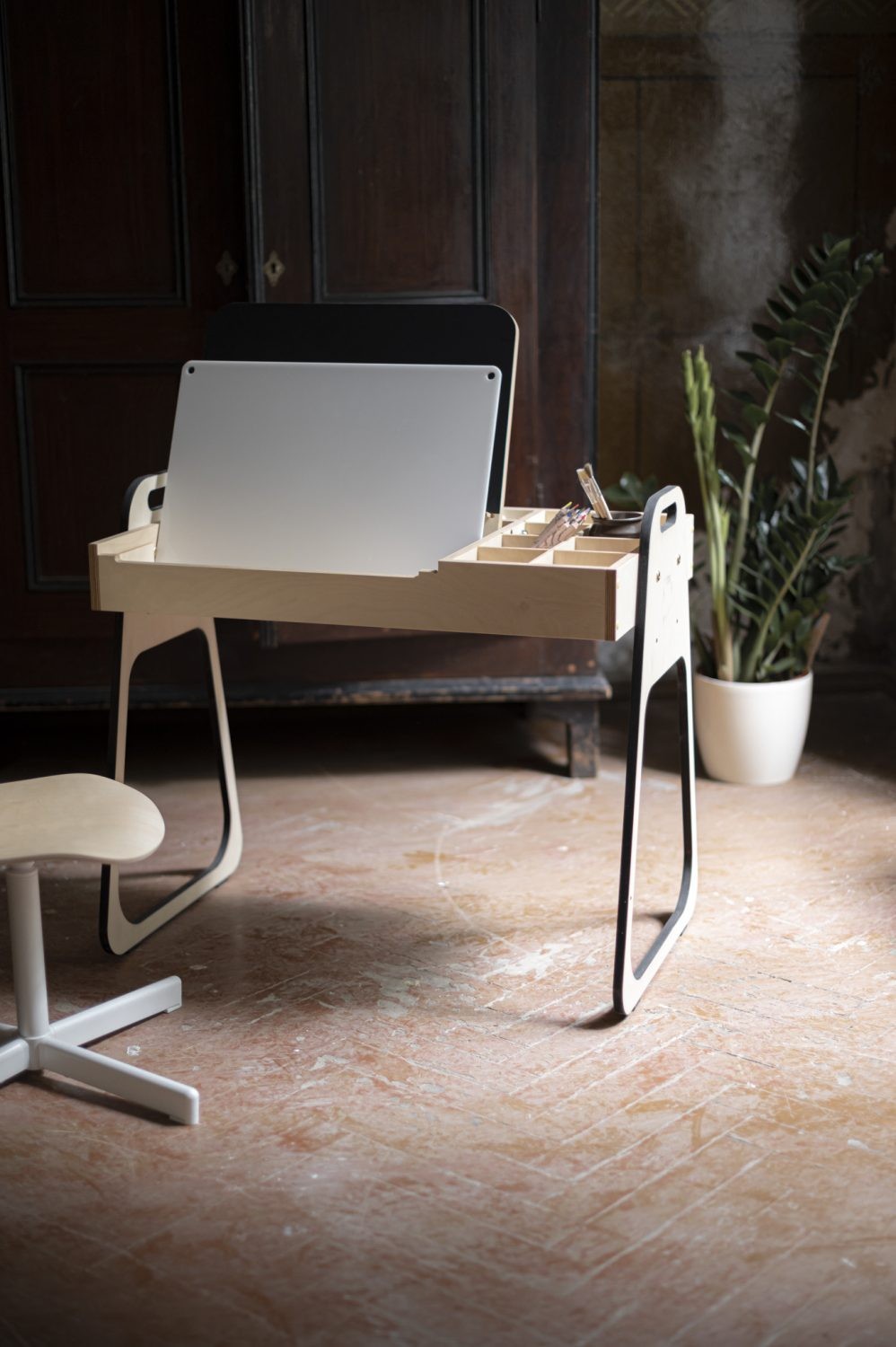 LUULA Montessori Acryl Whiteboard – milchweißes Zeichentablett für Kinder ab 3 Jahren – Produktbild 2