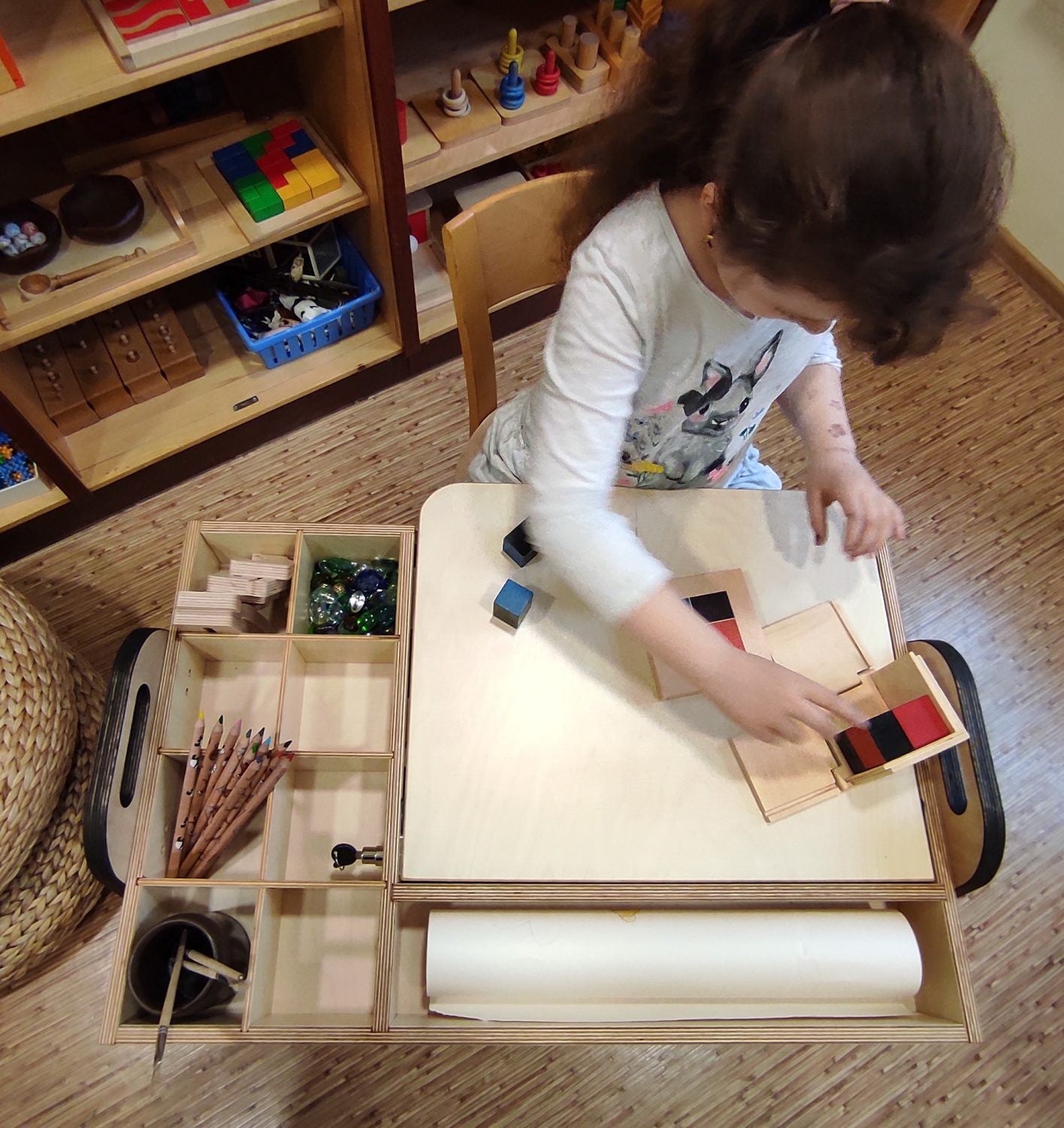 Luula Julle Montessori Tisch & Stuhl Set Mintgrün – höhenverstellbare Spielstation aus FSC-Birke