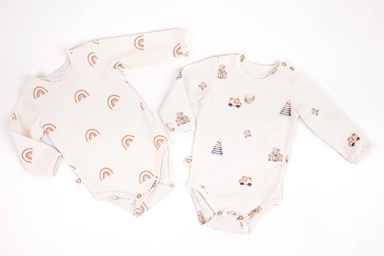 Baby-Body Rainbow – weicher Bio-Baumwollbody mit Druckknöpfen – Produktbild 3