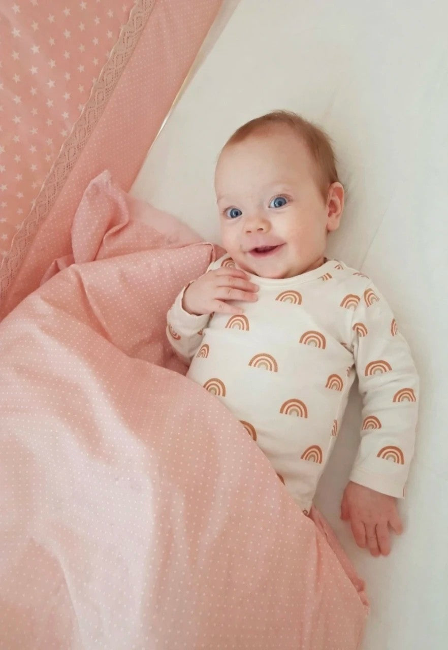Baby-Body Rainbow – weicher Bio-Baumwollbody mit Druckknöpfen – Produktbild 2
