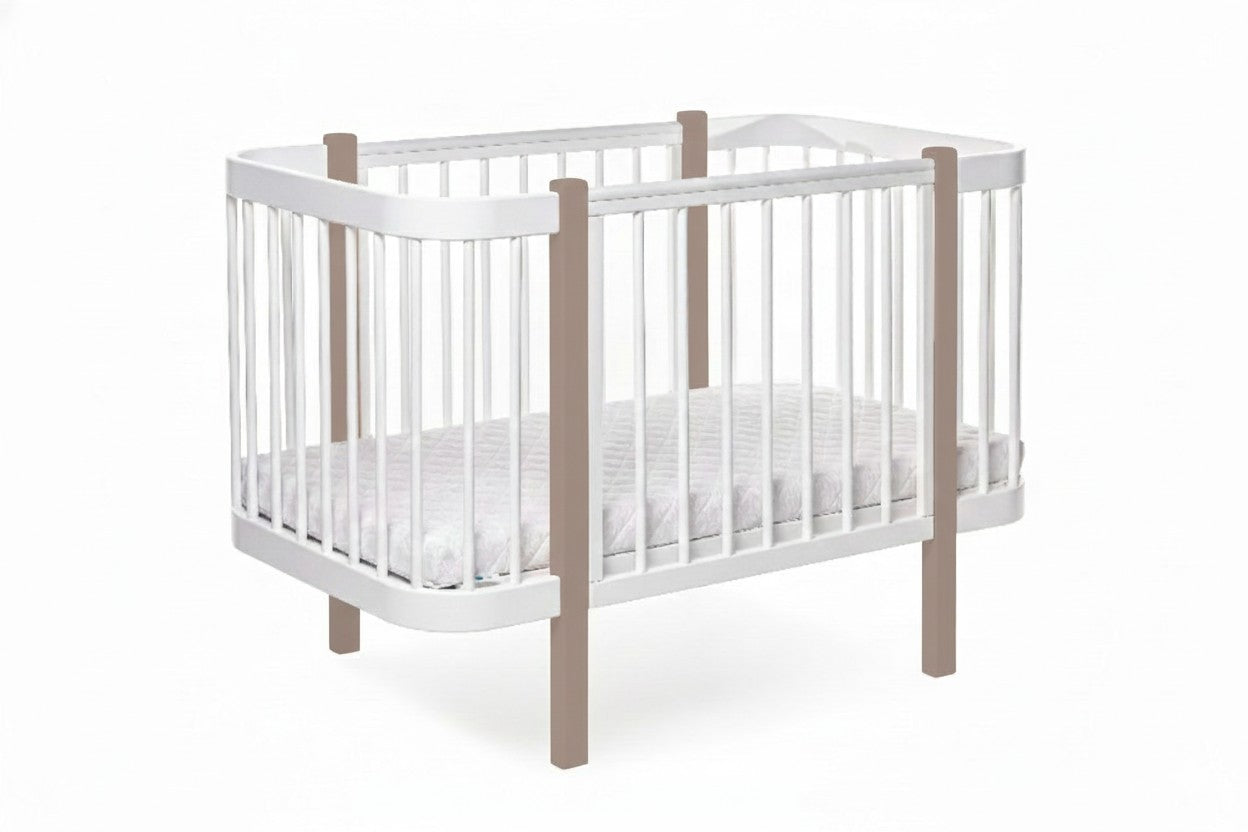 Babybett ELIN Set Cappuccino-Weiß – Mitwachsendes Beistellbett aus Buchenholz mit Matratze – Produktbild 2