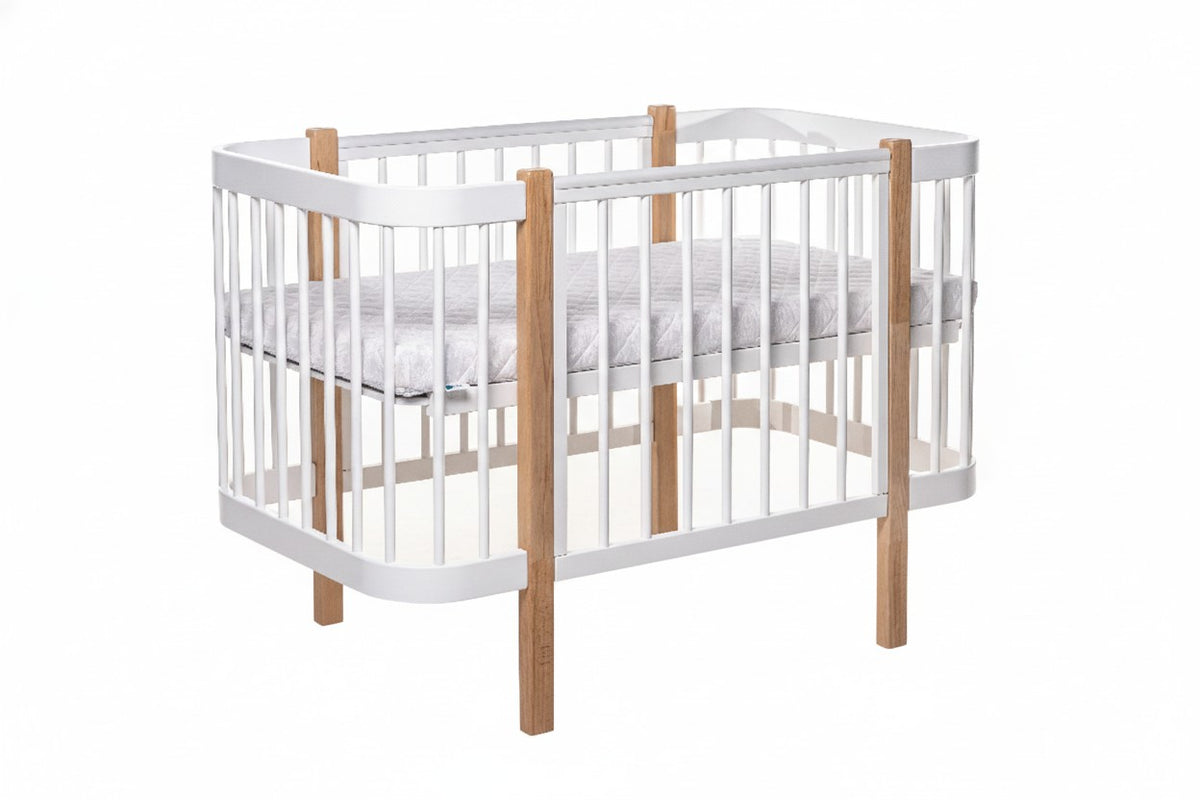 Babybett ELIN Set Natur-Weiß – Mitwachsendes Beistellbett aus Buchenholz mit Matratze – Produktbild 1