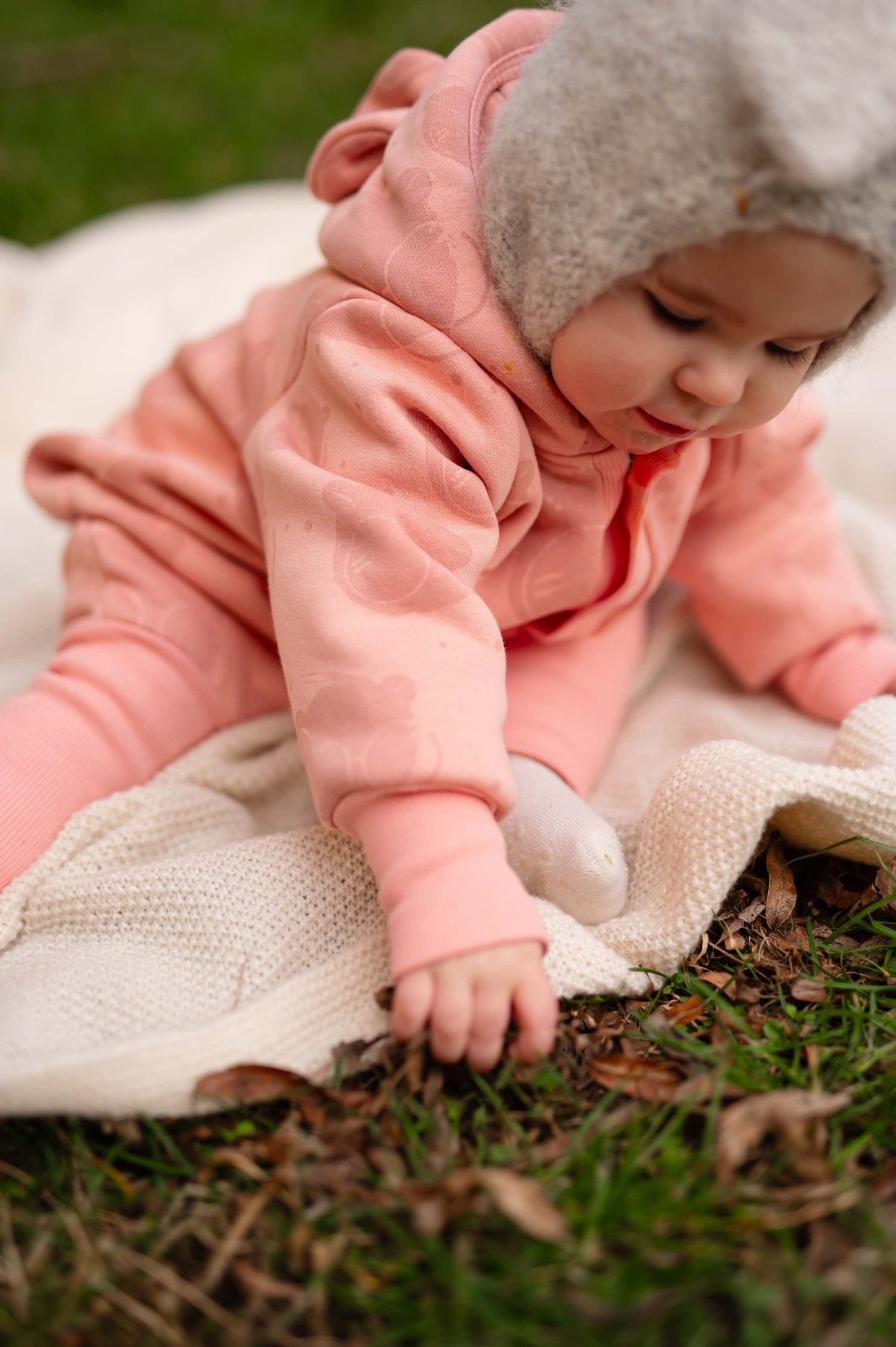 Baby-Jumpsuit Bär mit Kapuze & Ohren – Weicher Overall mit Bären-Print OEKO-TEX