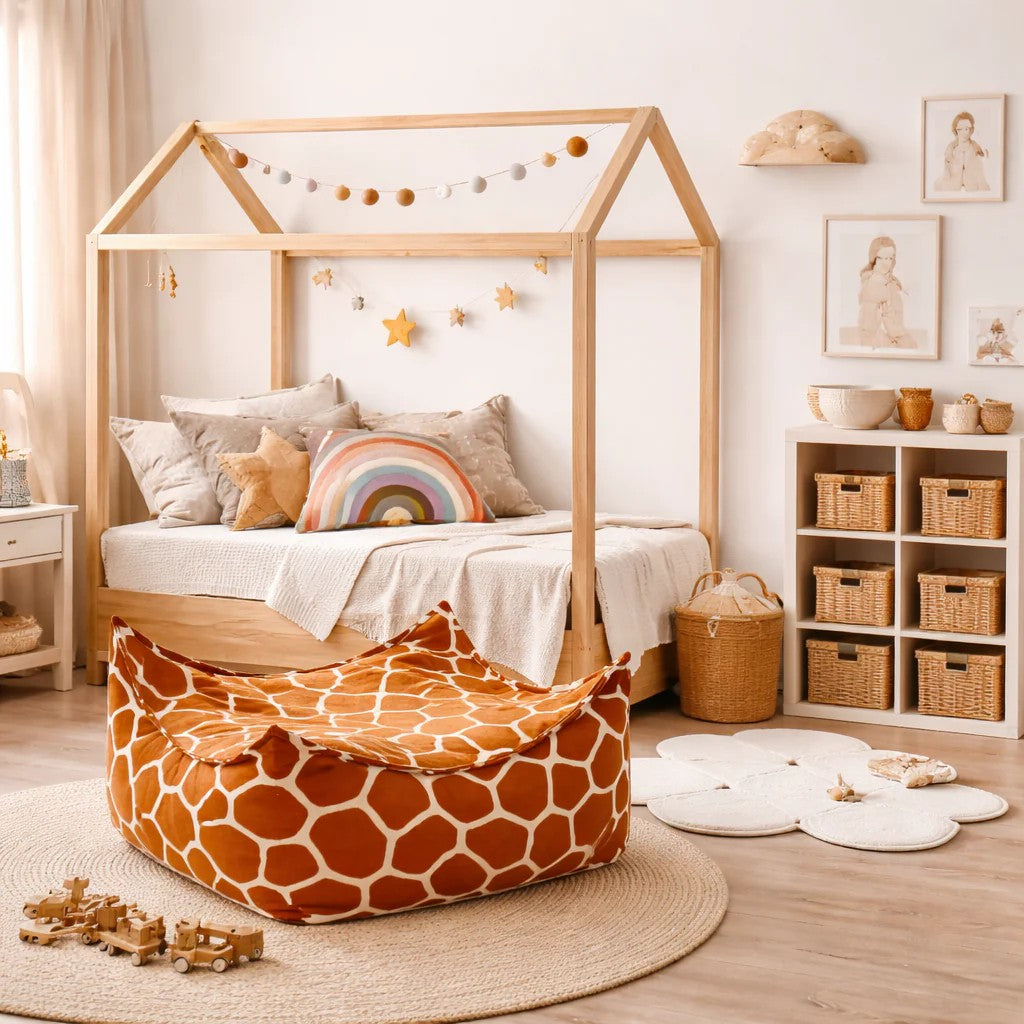 Eckiger Kinder Sitzsack Giraffen-Design – weicher Pouf mit waschbarem Bezug 60x60 cm – Produktbild 1