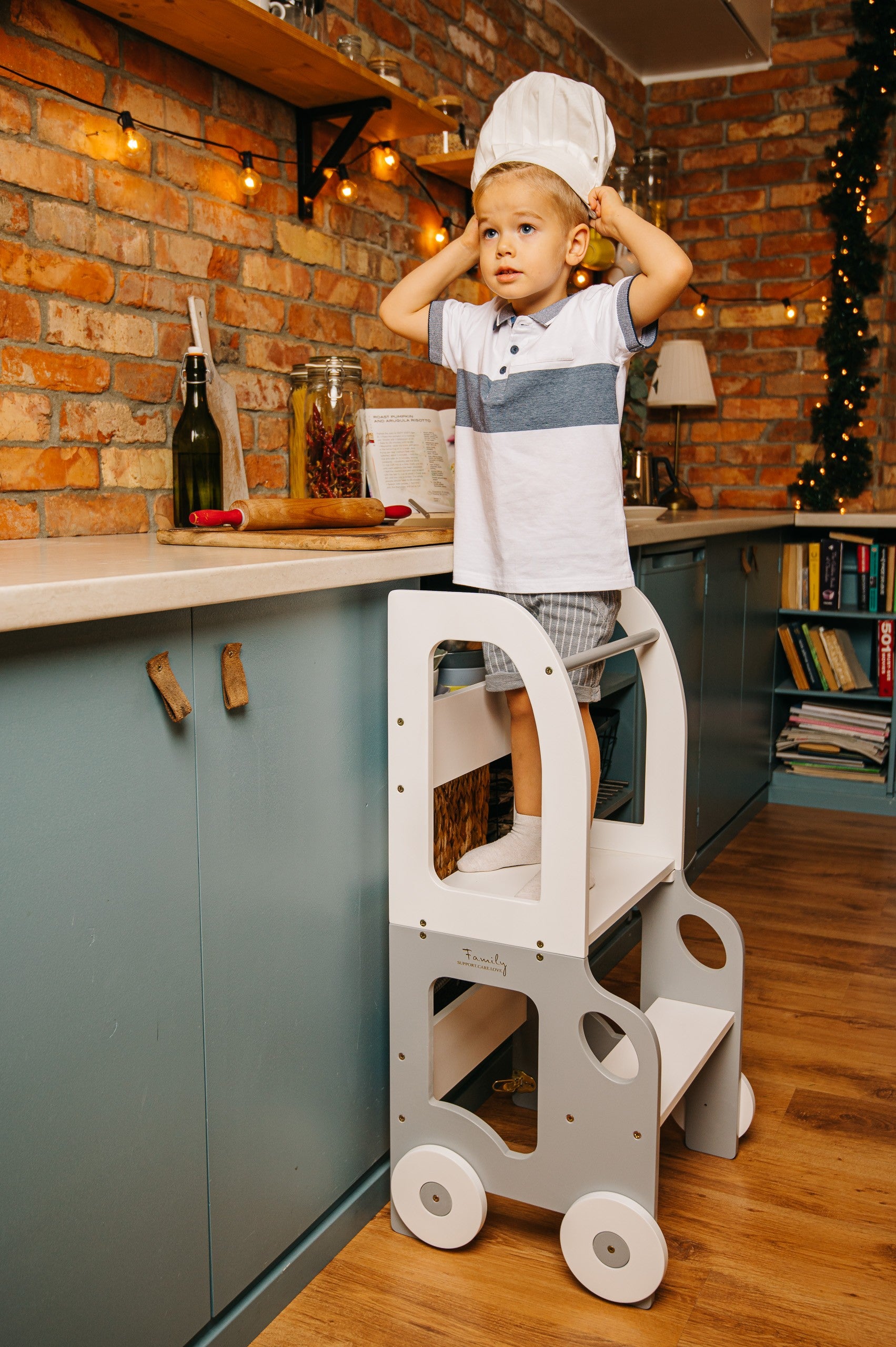 2-in-1 Lernturm Auto – Montessori Küchenhelfer mit Tisch & Stuhl – Produktbild 4