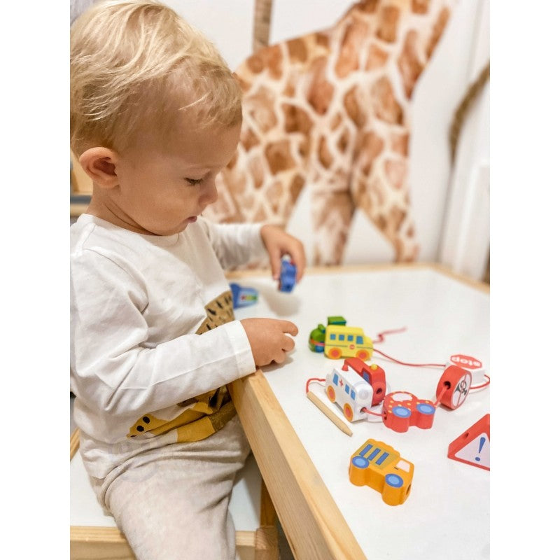 Holz-Fädelspiel Fahrzeuge – Montessori Motorikspielzeug ab 2 Jahren – Produktbild 1