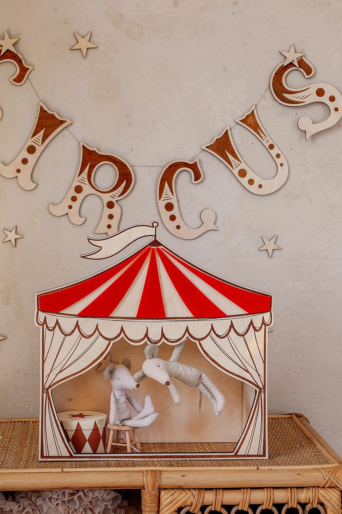 Holz-Puppentheater Circus als Wanddekoration – Produktbild 3