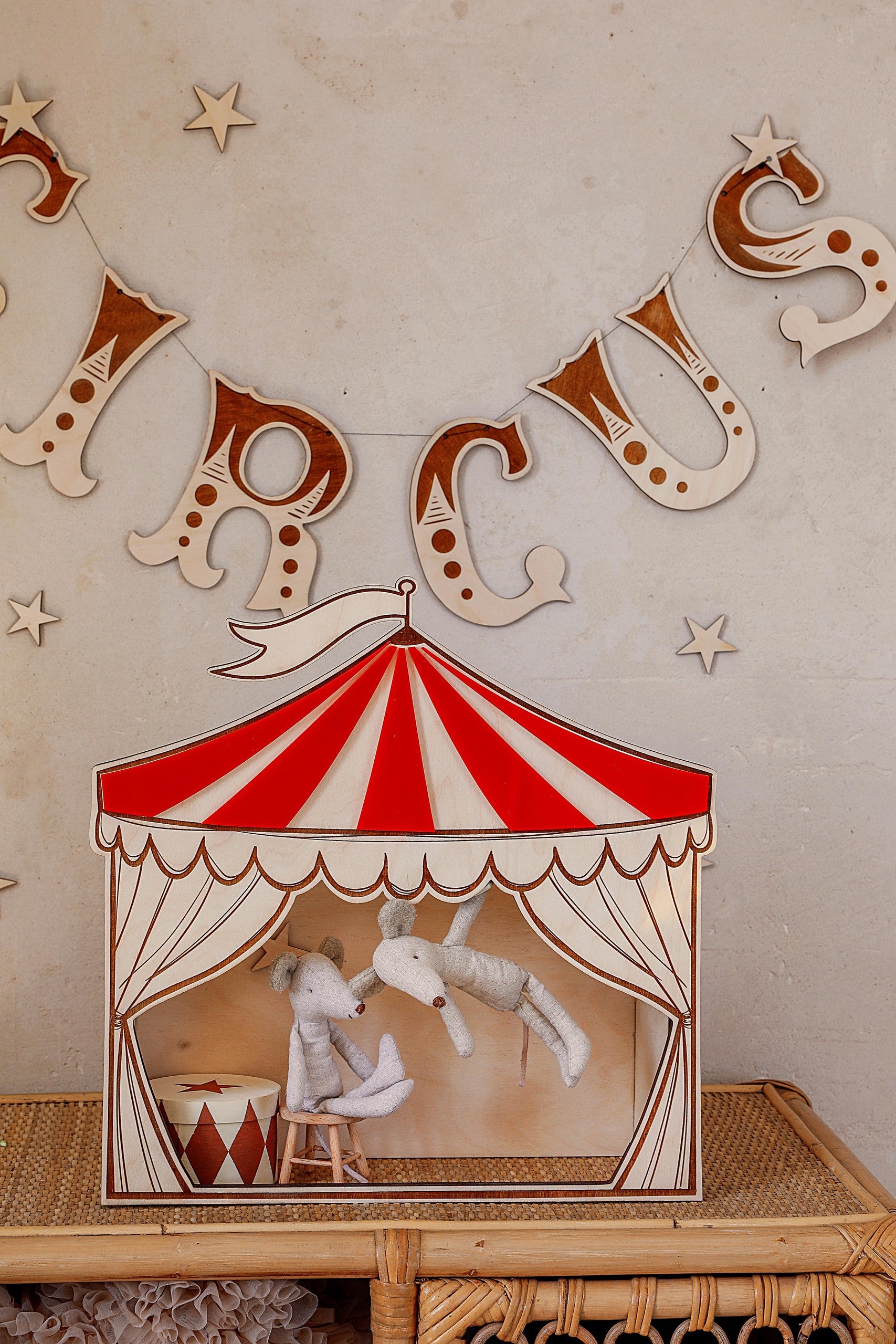 Holz-Puppentheater Circus als Wanddekoration – Produktbild 3