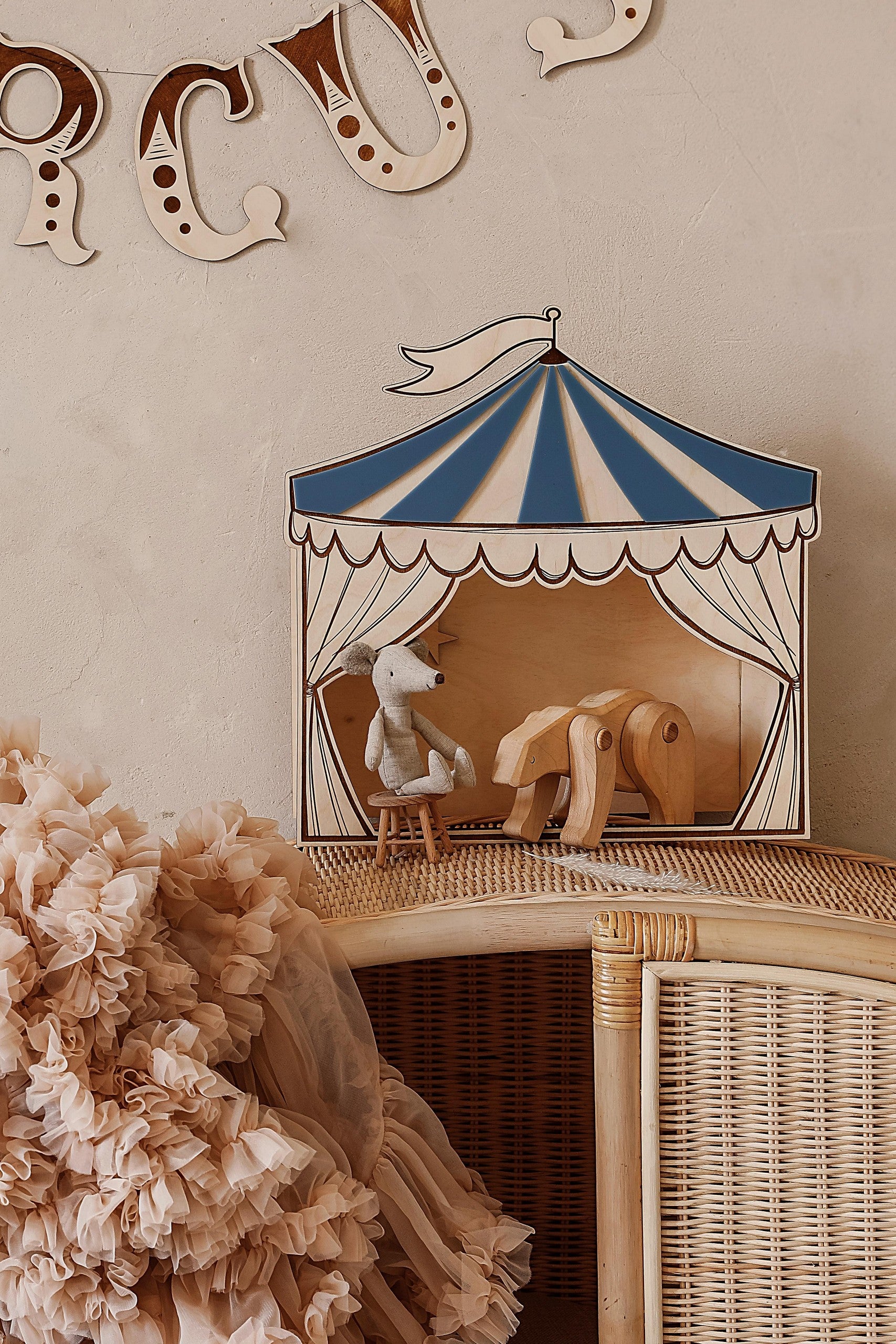 Holz-Puppentheater Circus als Wanddekoration – Produktbild 1