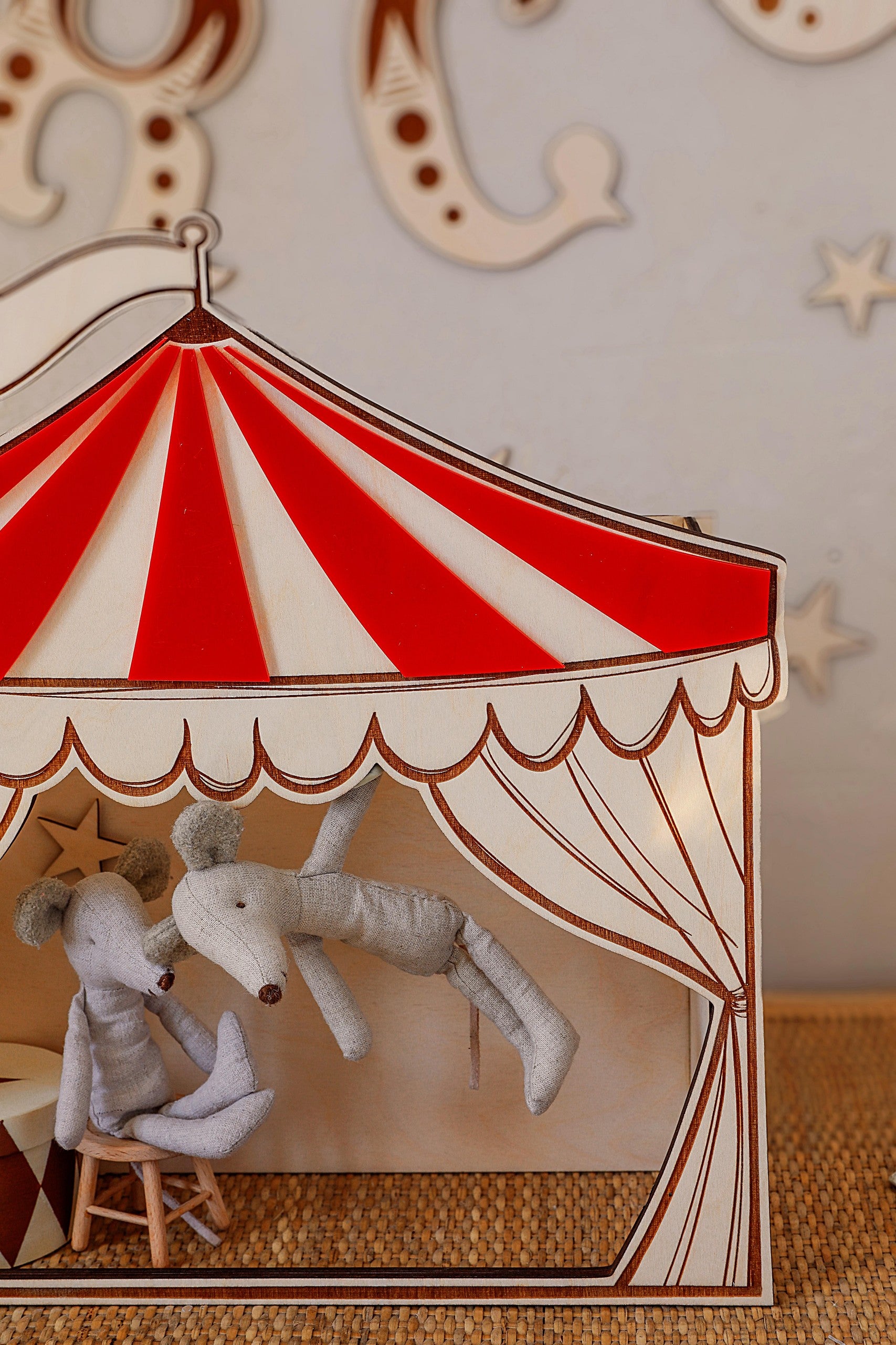 Holz-Puppentheater Circus als Wanddekoration – Produktbild 2