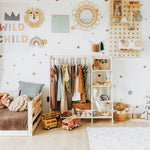 Montessori Kleiderständer mit Ablagen – Offene Holz-Garderobe für Kinder – Produktbild 1