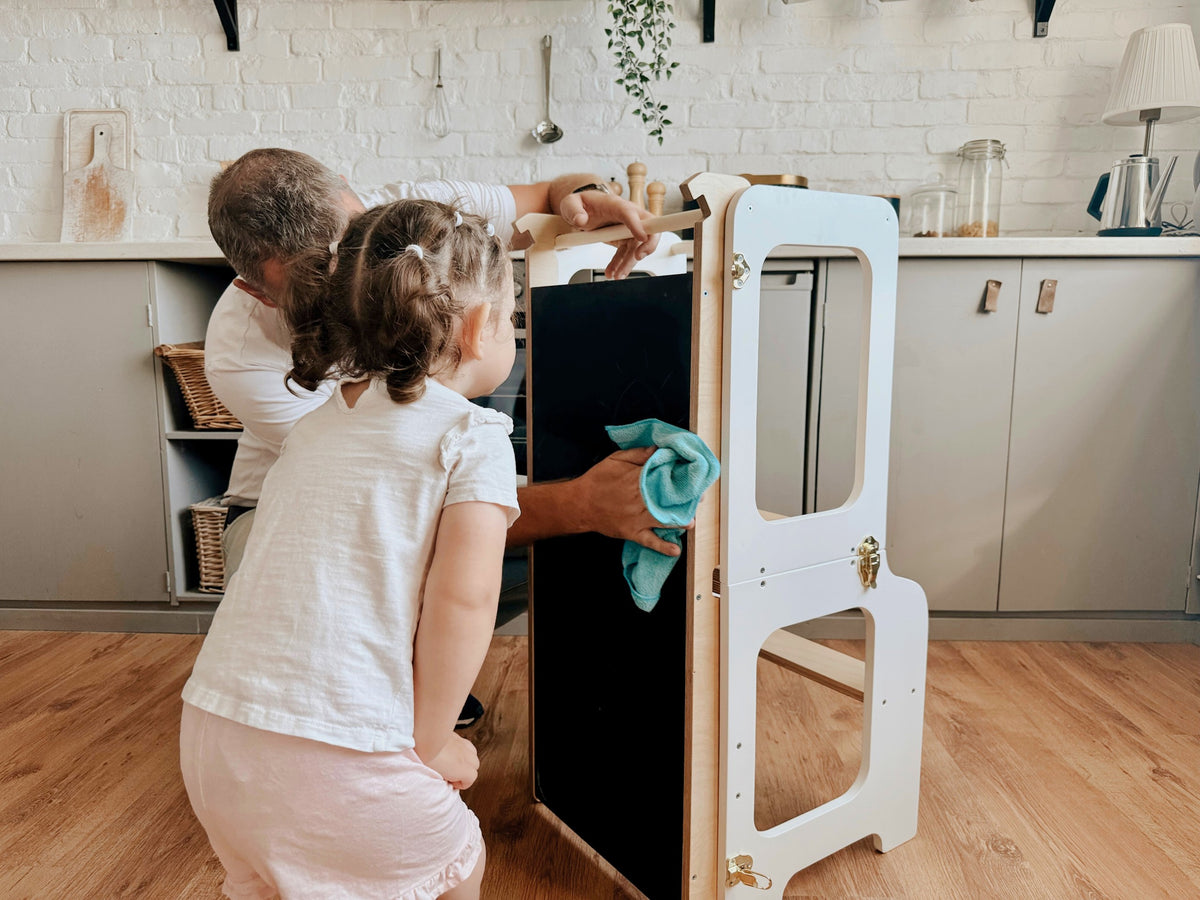 4-in-1-Lernturm mit Tafel und Rutsche – Produktbild 3