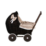Handgefertigter Puppenwagen „Lili“ aus dunkler Weide – Nostalgie Holzwagen & Puppenbuggy inkl. beiger Bettwäsche – Produktbild 1