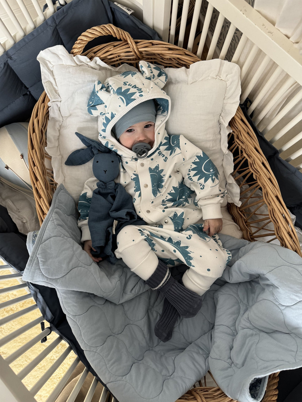 Jumpsuit mit Ohren für Babys & Kinder – Ecru mit Sonnen Overall mit Kapuze und Ohren