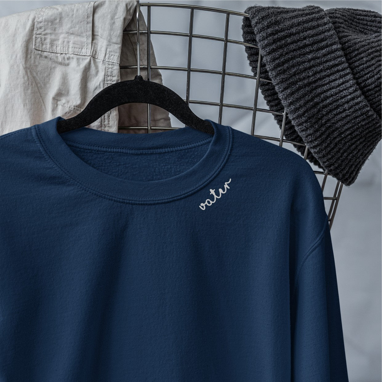 Embroidered Collar Organic Cotton Sweatshirt "Vater" (DE)