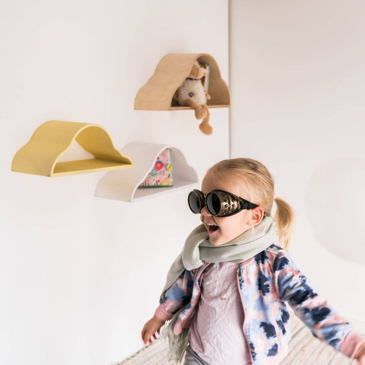 Wolkenregale 3er Set fürs Kinderzimmer – Schwebende Wandregale aus Holz – Produktbild 1