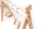 Ewart Woods Baby Spielbogen „Viking“ aus Holz – faltbarer Baby-Spielbogen mit 4 Hängespielzeugen
