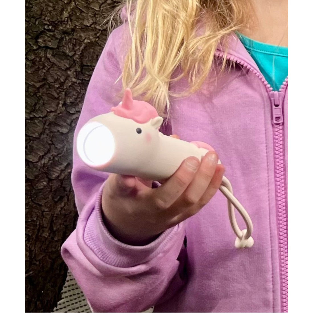 Kinder-Taschenlampe Einhorn PINKY – LED-Taschenlampe aus Silikon mit USB-C – Produktbild 2