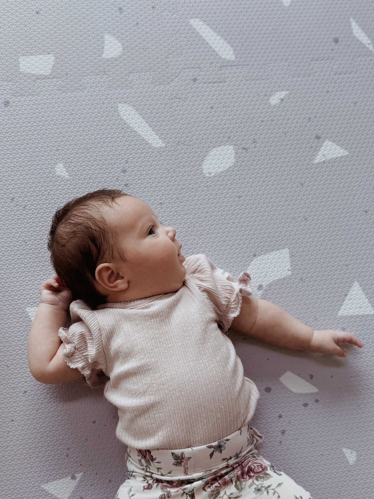 Schaumstoff-Puzzlematte Terrazzo Lavendel – Baby-Spielmatte aus EVA 120 x 180 cm