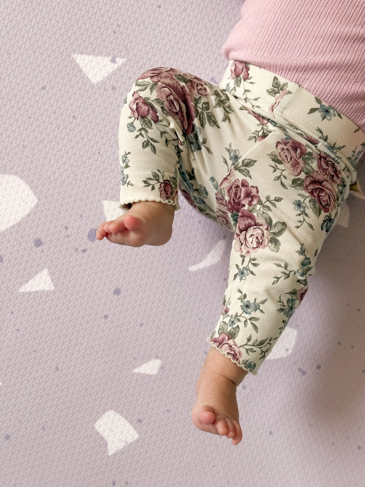 Schaumstoff-Puzzlematte Terrazzo Lavendel – Baby-Spielmatte aus EVA 120 x 180 cm