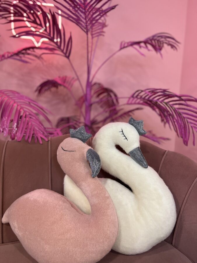 Handgemachter Flamingo Rosa – weiches Kuscheltier mit Krone ab 6 Monaten – Produktbild 2