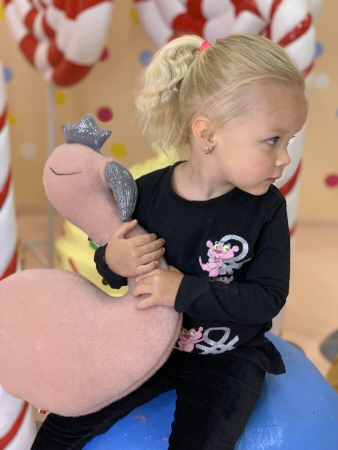 Handgemachter Flamingo Rosa – weiches Kuscheltier mit Krone ab 6 Monaten – Produktbild 1