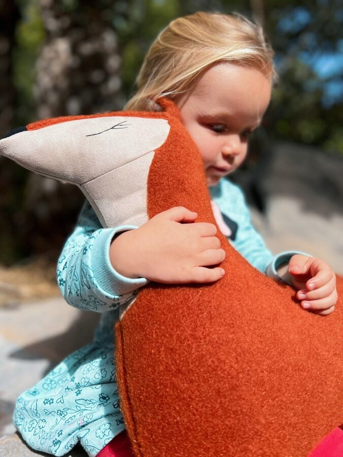 Handgemachtes Fuchs Kuscheltier-Kissen – weiches Tierkissen mit Lamawolle ab 6 Monaten – Produktbild 1