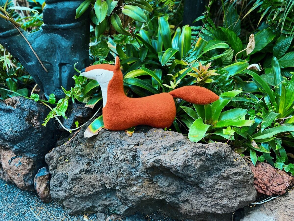 Handgemachtes Fuchs Kuscheltier-Kissen – weiches Tierkissen mit Lamawolle ab 6 Monaten – Produktbild 2