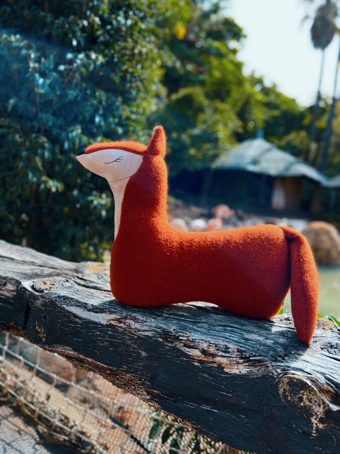 Handgemachtes Fuchs Kuscheltier-Kissen – weiches Tierkissen mit Lamawolle ab 6 Monaten – Produktbild 4