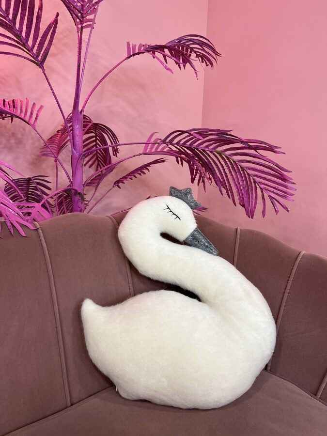 Handgemachtes Schwan Kuscheltier – Weiches Stofftier mit Krone ab 6 Monaten – Produktbild 3