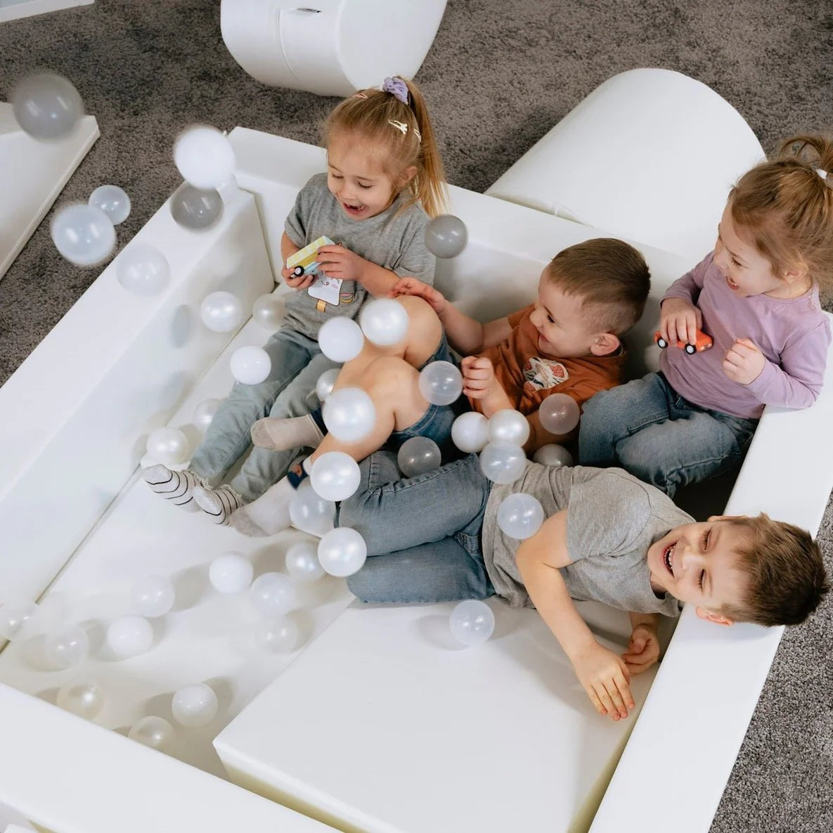 Soft Play Bälle 500 Stück – weiße Bällebad-Bälle 7 cm für Kinder – Produktbild 2