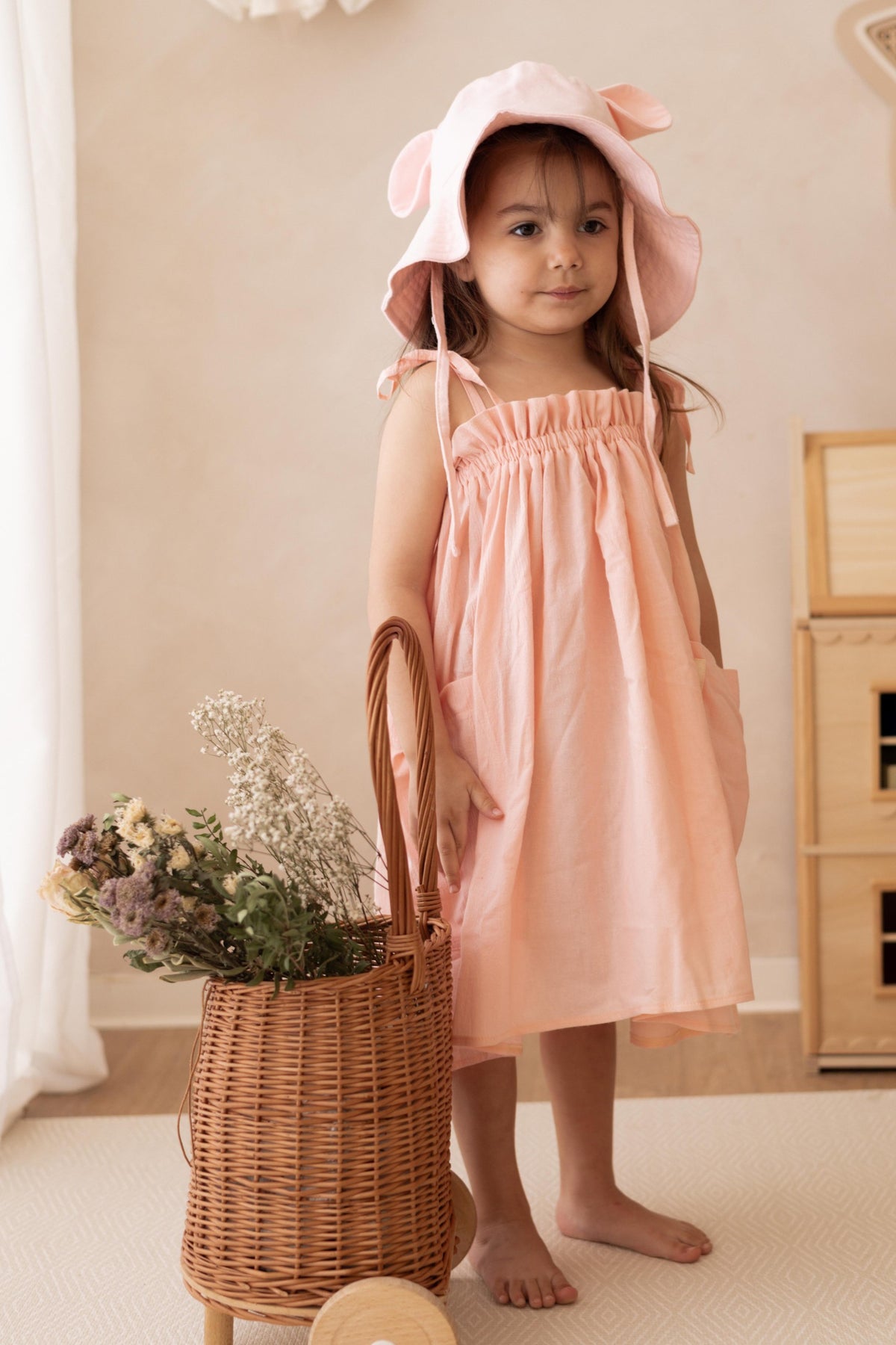 Musselin-Kinderkleid Milka – Luftiges Sommerkleid aus Baumwolle mit Taschen – Produktbild 2