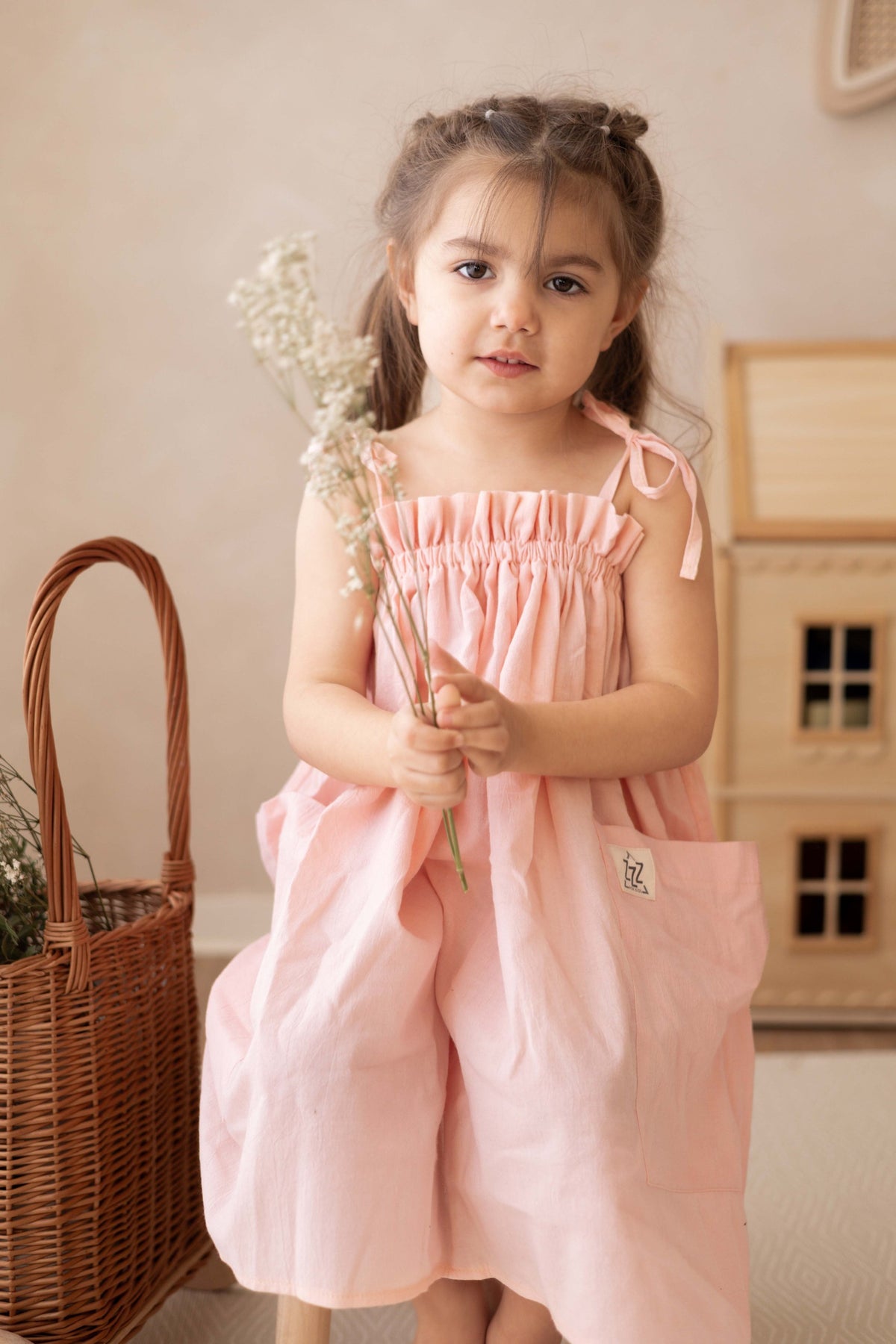 Musselin-Kinderkleid Milka – Luftiges Sommerkleid aus Baumwolle mit Taschen – Produktbild 3
