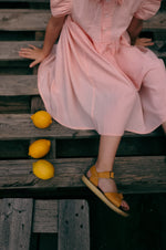 Musselin-Kinderkleid Sisi Peach – Sommerkleid aus Baumwolle mit Rüschenärmeln – Produktbild 3