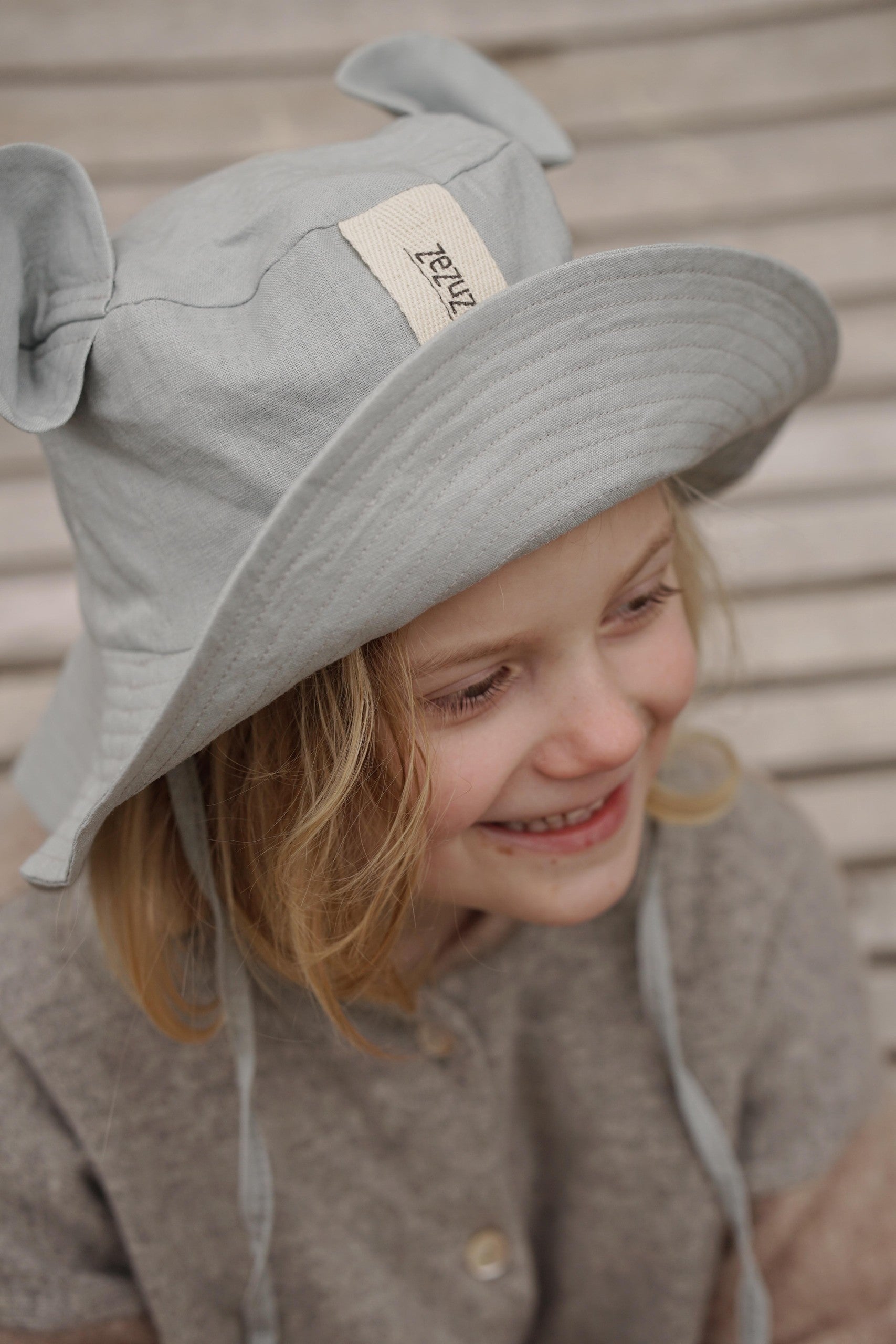 Kinder-Mütze mit Ohren – Grau – Produktbild 3