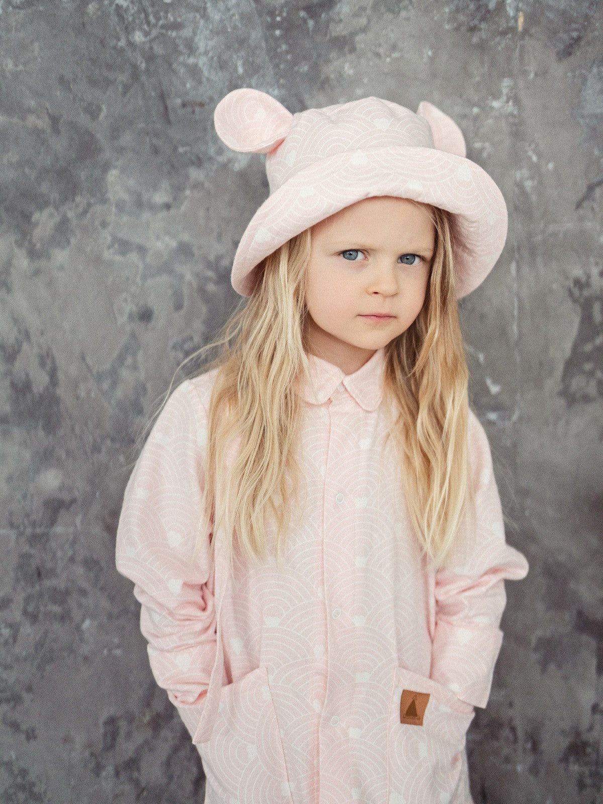 Kindermütze mit Ohren – Wellen auf Rosa – Produktbild 3