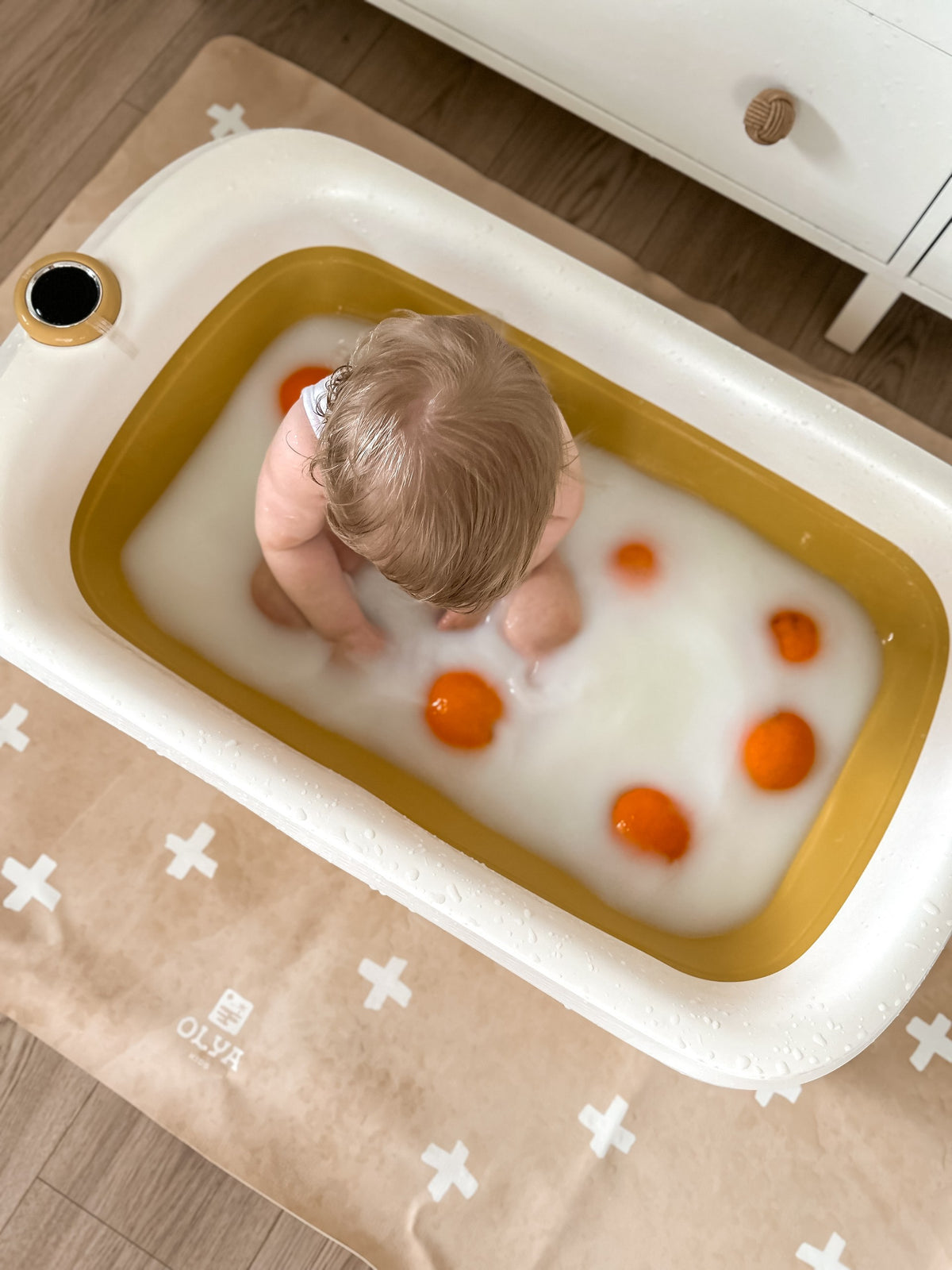 Kinder-Bodenmatte Cross Sand wasserdicht – rutschfeste Essmatte aus veganem Leder – Produktbild 2