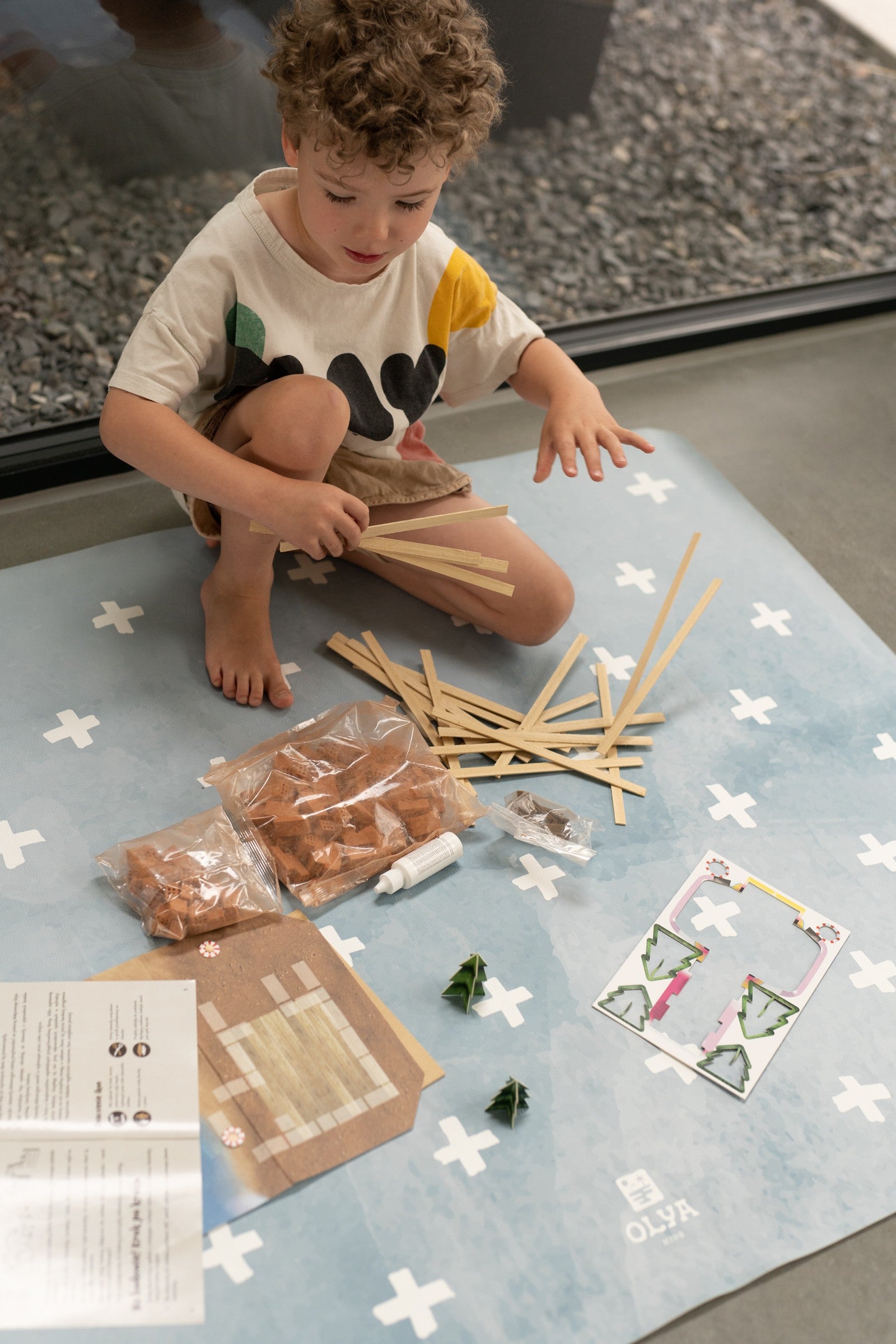 Wasserfeste Essensunterlage für Kinder – Cross Azure – Produktbild 2