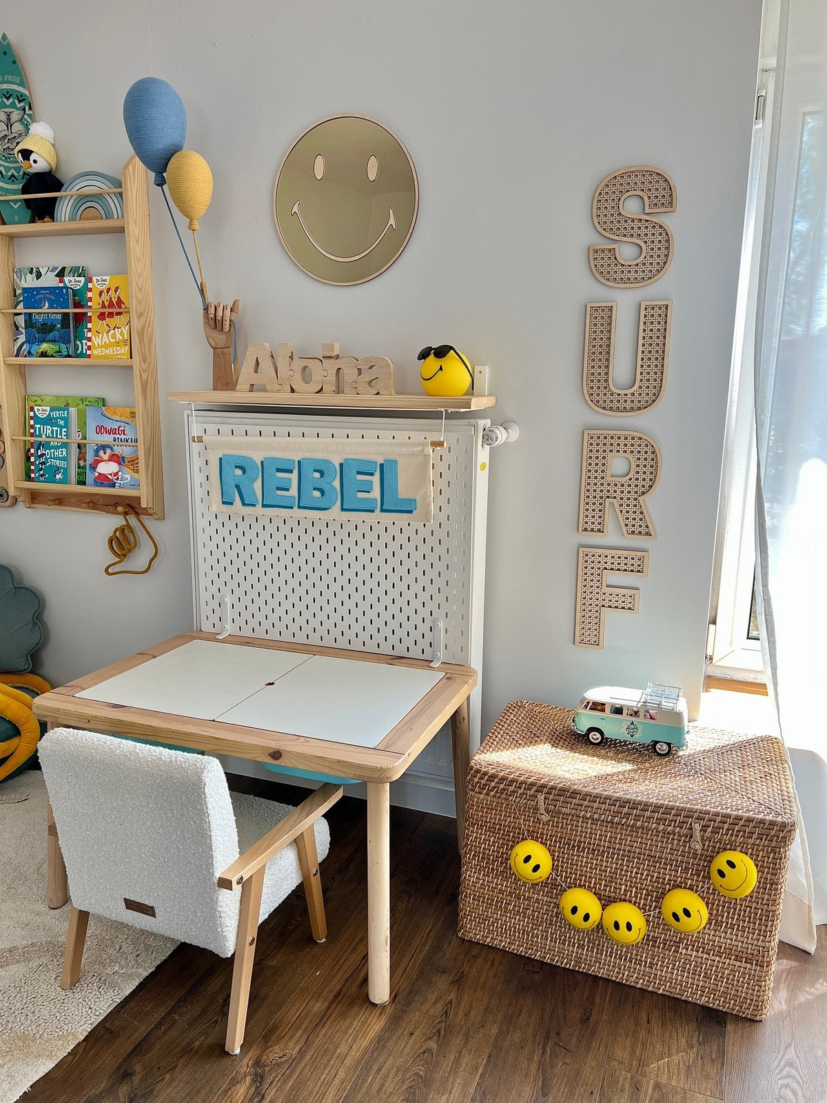 Kinderspiegel Emoji aus Acryl und Holz – Produktbild 4