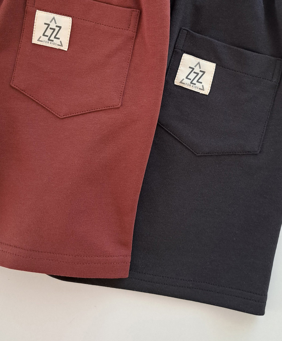 Baumwoll-Kinder-Shorts Anthrazit – Bequeme Sommerhose mit Taschen aus OEKO-TEX Baumwolle – Produktbild 2